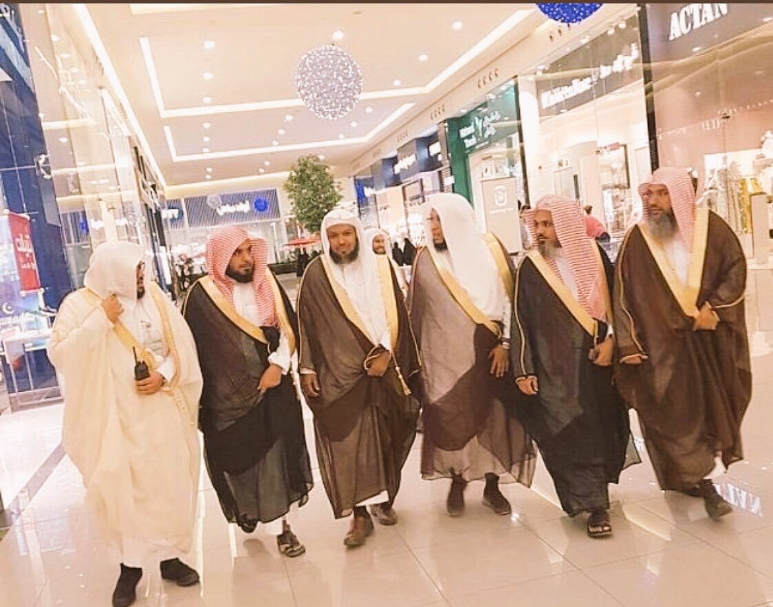 #موظفه_تتعري_امام_الكميرات 
إن كنت تريد عودة الهيئه رتويت💙
ان كنت لا تريد مفضله