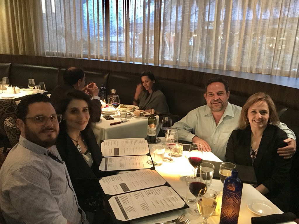 NachoAguirreM's tweet photo. Dinner at @PerrysDining La Cantera with @susanamijaresa Arturo y Sofi. #allwaysleaveroomfordessert #supportthebaker #SundayFunday https://t.co/ScJZVOlavG