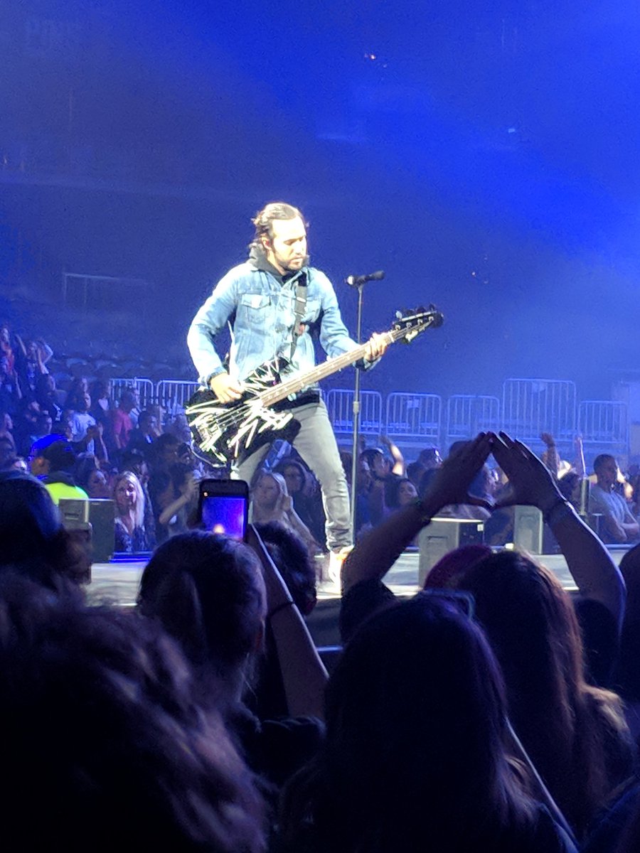 Pandasam3194's tweet photo. Who wants a photo collage of @petewentz... Everyone? Ok here you go...#ManiaExperience #MANIATour @falloutboy https://t.co/nQ7BEGp3KW