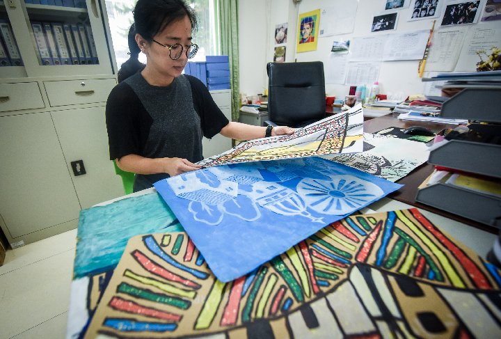 XHNews's tweet photo. Today marks the 34th Teacher's Day in China. Salute to people who have dedicated their lives educating hearts and minds #TeachersDay2018 https://t.co/FvIgGE9JFI
