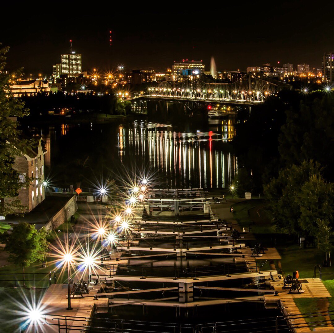 ASolisMontero's tweet photo. Last snaps of the weekend while people get ready for a new week. #whilethecitysleeps #myottawa #ottawa #discoveron #ottawalocks https://t.co/AWl6AgEn1Q