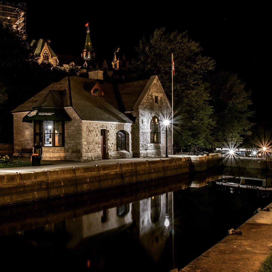ASolisMontero's tweet photo. Last snaps of the weekend while people get ready for a new week. #whilethecitysleeps #myottawa #ottawa #discoveron #ottawalocks https://t.co/AWl6AgEn1Q