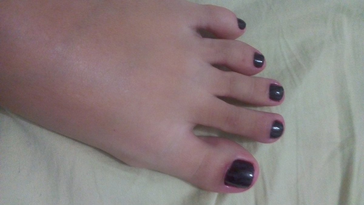 fer4lkitty's tweet photo. Got a pedi 2day ;) 
#foot #feet #footfetish #nudes https://t.co/VBossh4Emm