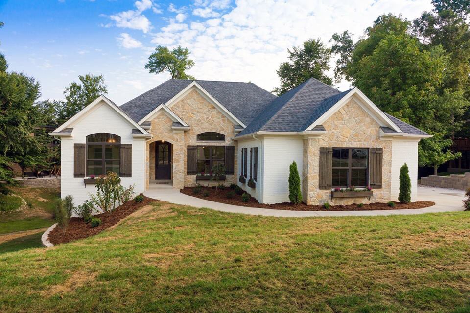 MurphyHomesIN's tweet photo. “The Woodford” 
BDASI Parade of Homes 2018
#bdasiparadeofhomes2018 #murphyhomessouthernin #dreamhome https://t.co/lQ60Ia3xQt