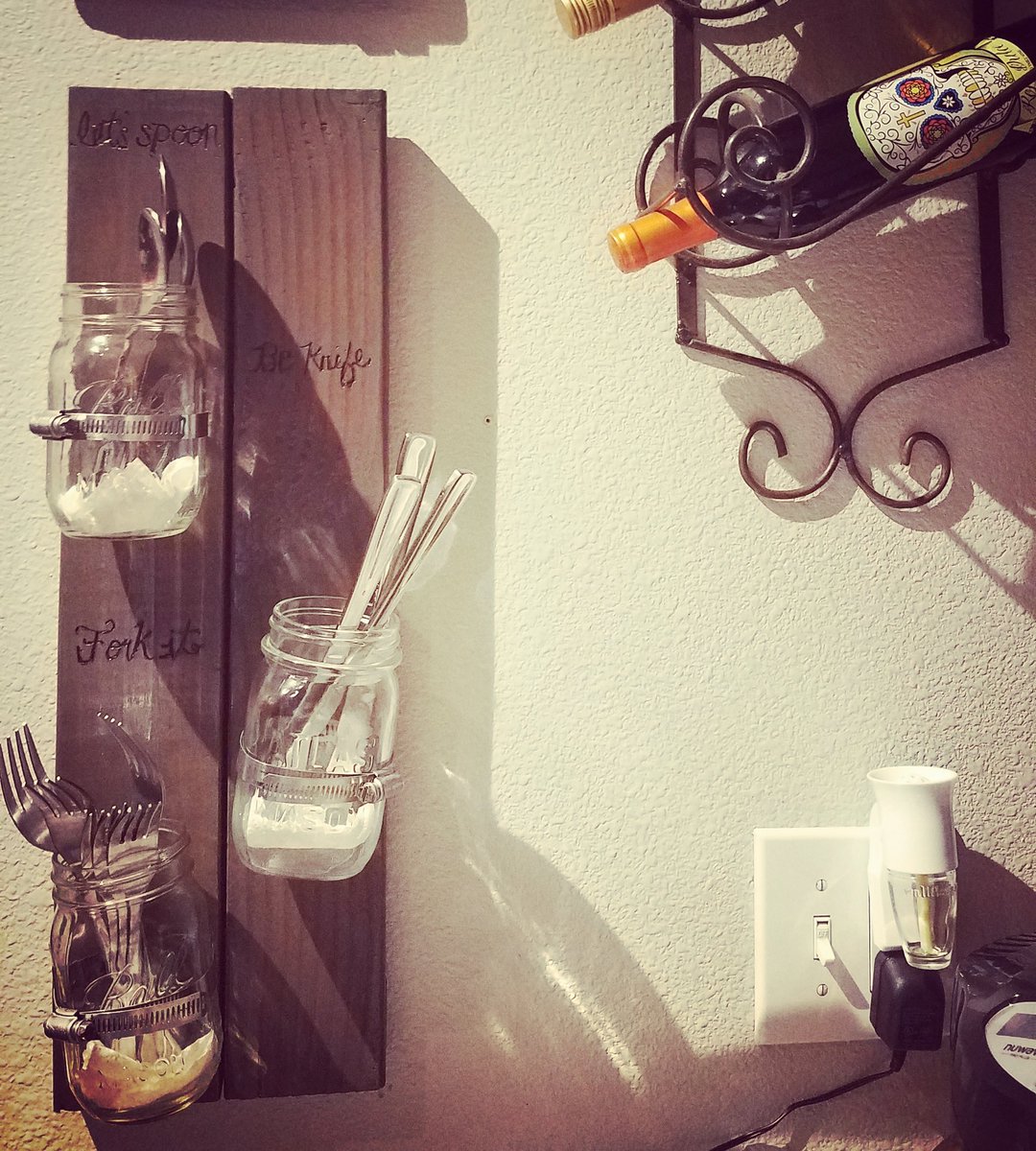 ChelsAndrewsWX's tweet photo. Finished my silverware holder! Now putting away dishes won't be so tedious-- just kidding, it's still there worst chore there is.

Amy Poehler and @Nick_Offerman were right, crafting is good for you. 🔨🔨🔨 #diy #crafty #masonjars #kitchencrafts #makeit https://t.co/sqwvherV1L