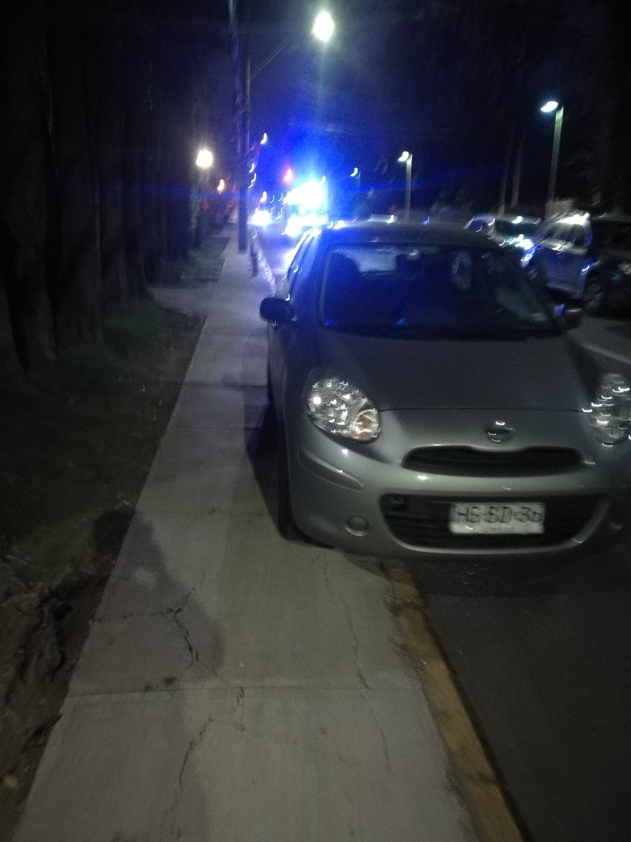 Alcalde <a href="/LavinJoaquin/">Joaquín Lavín</a> , diariamente luchamos contra los "feligreses" que con apoyo divino se estacionan sobre la vereda en calle  Campanario. Favor su ayuda celestial para hacerlos entender de una vez por todas! Falta un atropello para ser escuchados.