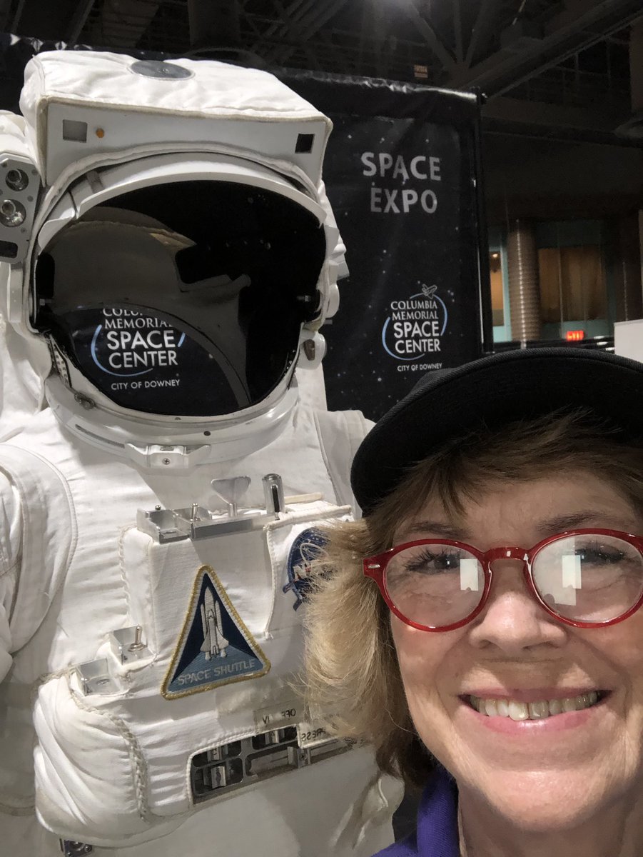 xmentas's tweet photo. Thanks @LBComicCon for out-of-this-world fun #lbcc #lbcc2018 #previouslyonxmen #xmentas https://t.co/CcKyuN23Vk #nasa https://t.co/Jfsr4cx4wx