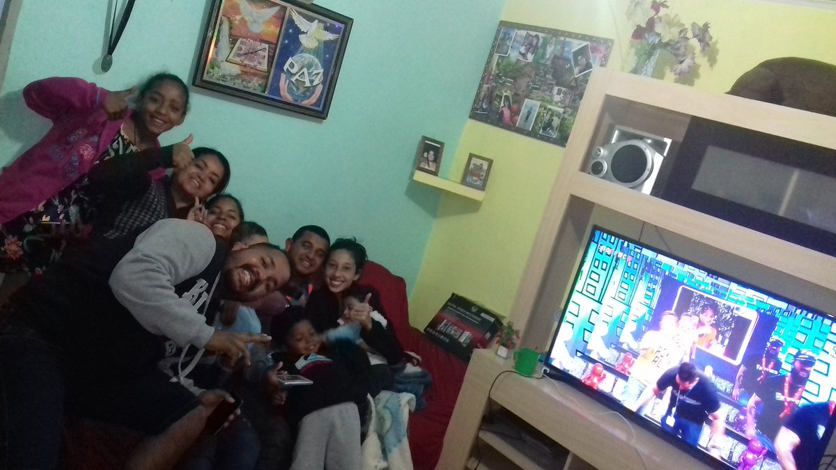 Samuel53213568's tweet photo. FamíliaFerreira ligando no #encrenca https://t.co/GnPK624YE0