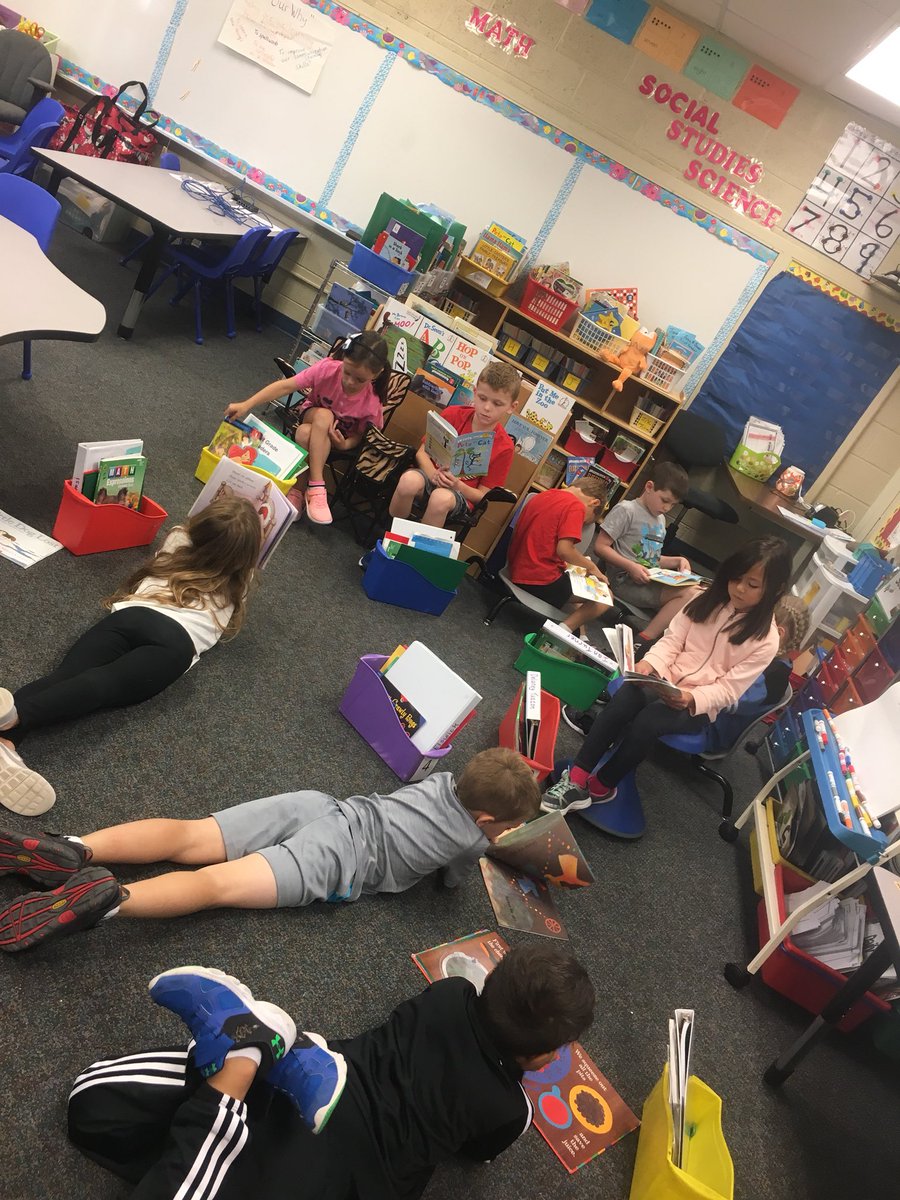 MeredithSteinm1's tweet photo. Parsons first graders building stamina and loving our new furniture! #GSDfirstday2018 #GAMEON2018 #ParsonsSpark @VillaVillak https://t.co/PNAS02JcT7