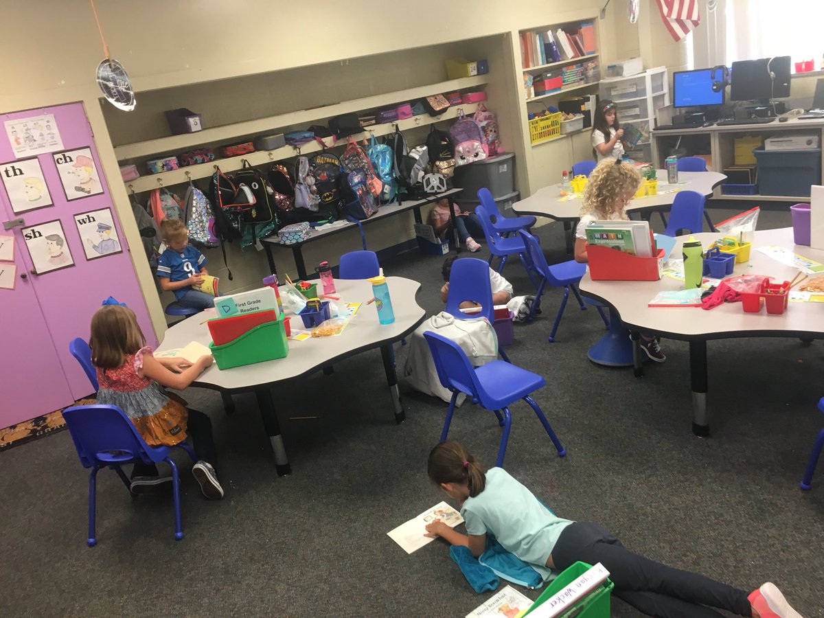 MeredithSteinm1's tweet photo. Parsons first graders building stamina and loving our new furniture! #GSDfirstday2018 #GAMEON2018 #ParsonsSpark @VillaVillak https://t.co/PNAS02JcT7
