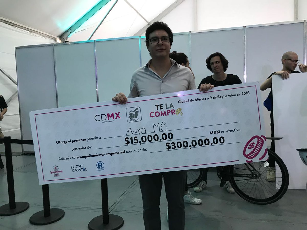 SedecoCDMX's tweet photo. En #ExpoPymes2018 entregamos los premios de #TelaCompro, concurso de emprendedores innovadores https://t.co/sqnI90XtWl