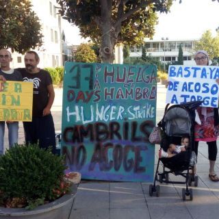 AfectadosBBS's tweet photo. #AlertaCambrils si buscas un lugar para ir de vacaciones debes de saber que en Cambrils @Cami_Cambrils y el @ajcambrils
no respetan los derechos de la ciudadanía.
Jorge lleva   #39DiasHuelgaDeHambre reclamando derechos y el @ajcambrils mira a otro lado.
Piénsalo https://t.co/b3FFyxPgpz