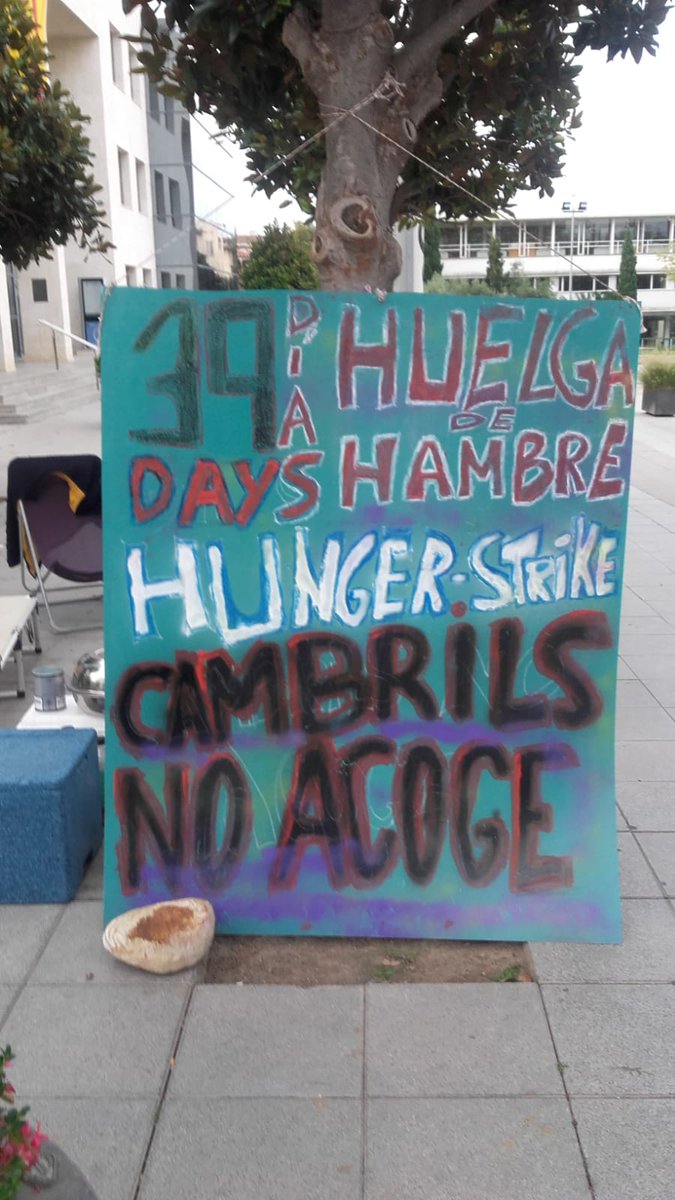 AfectadosBBS's tweet photo. #AlertaCambrils si buscas un lugar para ir de vacaciones debes de saber que en Cambrils @Cami_Cambrils y el @ajcambrils
no respetan los derechos de la ciudadanía.
Jorge lleva   #39DiasHuelgaDeHambre reclamando derechos y el @ajcambrils mira a otro lado.
Piénsalo https://t.co/b3FFyxPgpz