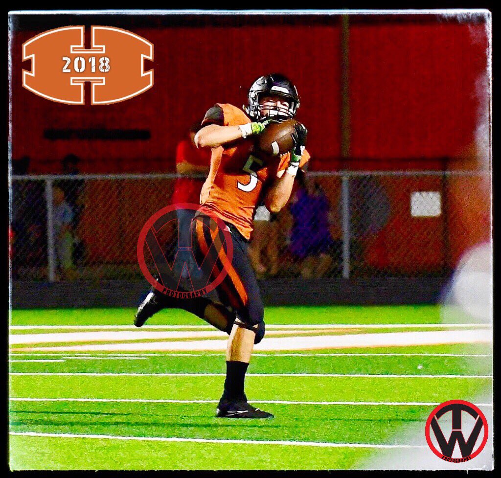 timwalter44's tweet photo. @TreyPinnelli #TDCatch @Hutto_Hippos @HuttoHS_Fball #HuttoGameTwo2018 #HippoNation #LikeNoOther https://t.co/8qmNMozNVv