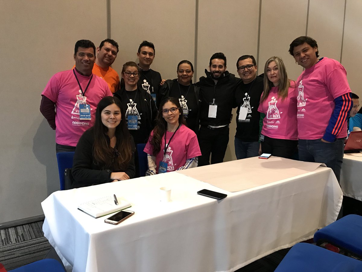 oscarduenas's tweet photo. Hoy acompañando al increíble equipo del #SwCol2018. 

Un honor compartir con tantos líderes del emprendimiento en Colombia. https://t.co/lO1QNTxOte
