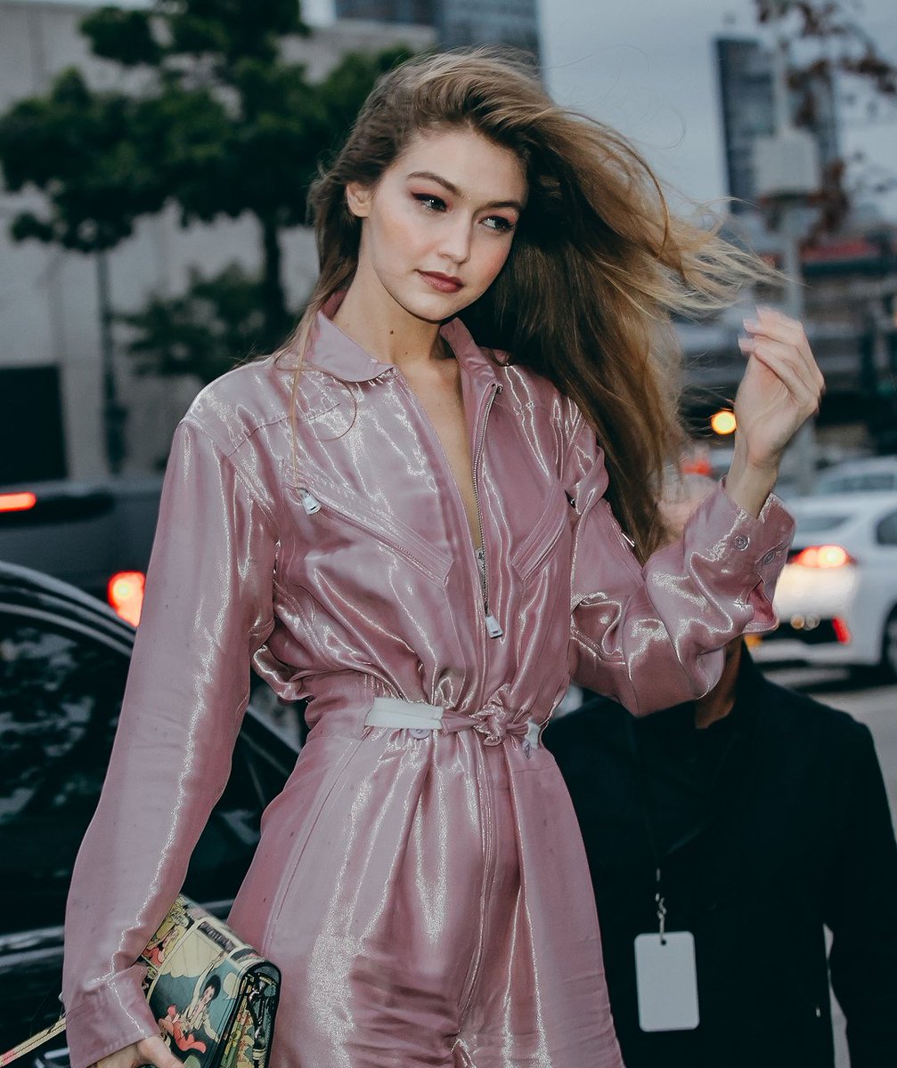 Gigi hadid after Brandon Maxwell ss19 fashion show
©Jaylim1