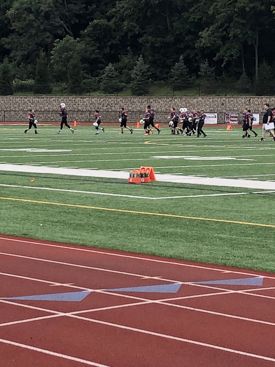 MsLaPane's tweet photo. Getting to support my students doing great things in the classroom & on the field is one of my favorite parts of the job. Great job CMS, winning 14-6 versus South Windsor! 🏈 #connectCMS #FootballSunday #EducatorsRock https://t.co/s0l5Vb3Bn9
