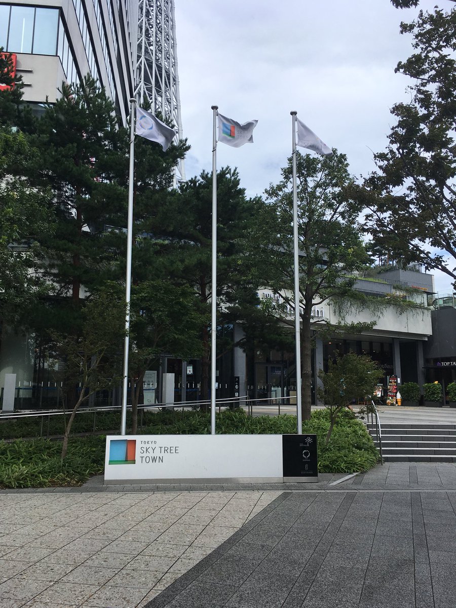 CluaaNozomi's tweet photo. 😰今日もムシムシした暑さの墨田区ですよ〜。☂️小雨も降っています。東京スカイツリーソラマチ入口がある🚇地下鉄押上駅前は通勤客と観光客で朝から✨賑わっていますね。😢本当に早く涼しくなって欲しいです(心の叫び)！#イマソラ #東京スカイツリー #押上駅  #ソラマチ https://t.co/Vkyo9xASqP