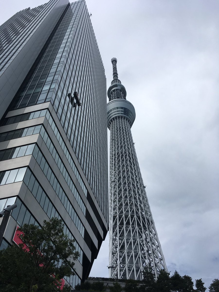 CluaaNozomi's tweet photo. 😰今日もムシムシした暑さの墨田区ですよ〜。☂️小雨も降っています。東京スカイツリーソラマチ入口がある🚇地下鉄押上駅前は通勤客と観光客で朝から✨賑わっていますね。😢本当に早く涼しくなって欲しいです(心の叫び)！#イマソラ #東京スカイツリー #押上駅  #ソラマチ https://t.co/Vkyo9xASqP