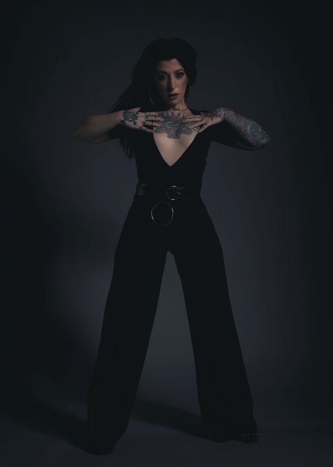 Rainy days are great for staying in and simply feeling yourself. &bull; &bull; &bull; &bull; &bull; &bull; #patreonmodel #altgirl #nastygal<a href="/tag/inkedgirls"class="tags"><span>#inkedgirls</span></a><a href="/tag/longhair"class="tags"><span>#longhair</span></a><a href="/tag/tattoomodel"class="tags"><span>#tattoomodel</span></a><a href="/tag/altgirl"class="tags"><span>#altgirl</span></a><a href="/tag/burningangel"class="tags"><span>#burningangel</span></a>