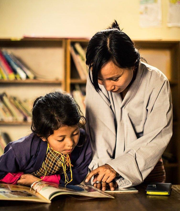 READGlobal's tweet photo. READ Centers provide women and girls with an empowering safe space to gain access literacy and specialized educational resources. This helps build confidence and equips them with the skills to become leaders in their families and communities.
#literacyday2018 #readeffect https://t.co/fGAI6ZHdnW