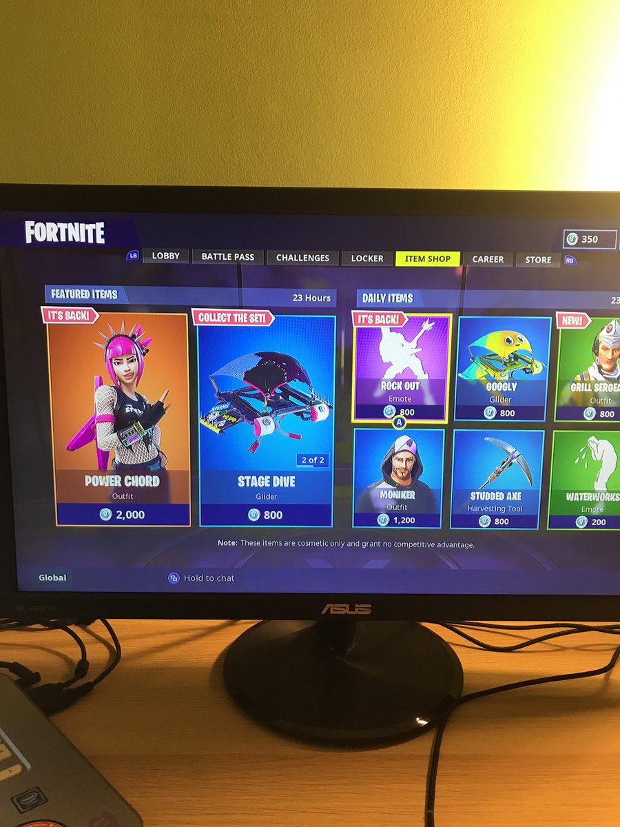 Swift61423203's tweet photo. You can bring all these skins back but not bring the shotguns back #bringbackshotguns #sprayisgay https://t.co/iRqZvXhwG4