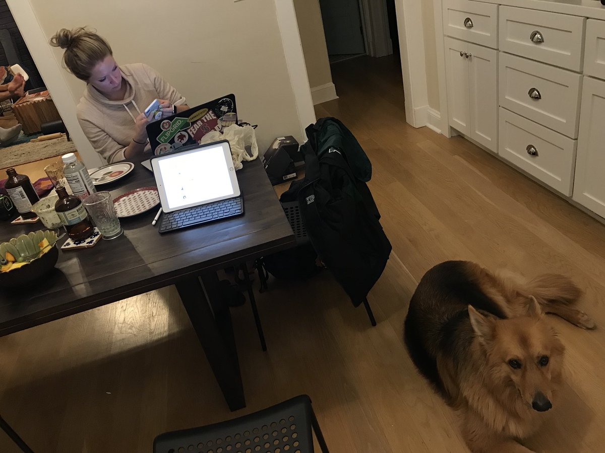 msmarythomas's tweet image. Innagural his &amp;amp; hers Sunday is a booming success #ProjectLITchat #fruitchat 😂🤓📚🍇🍓🍑