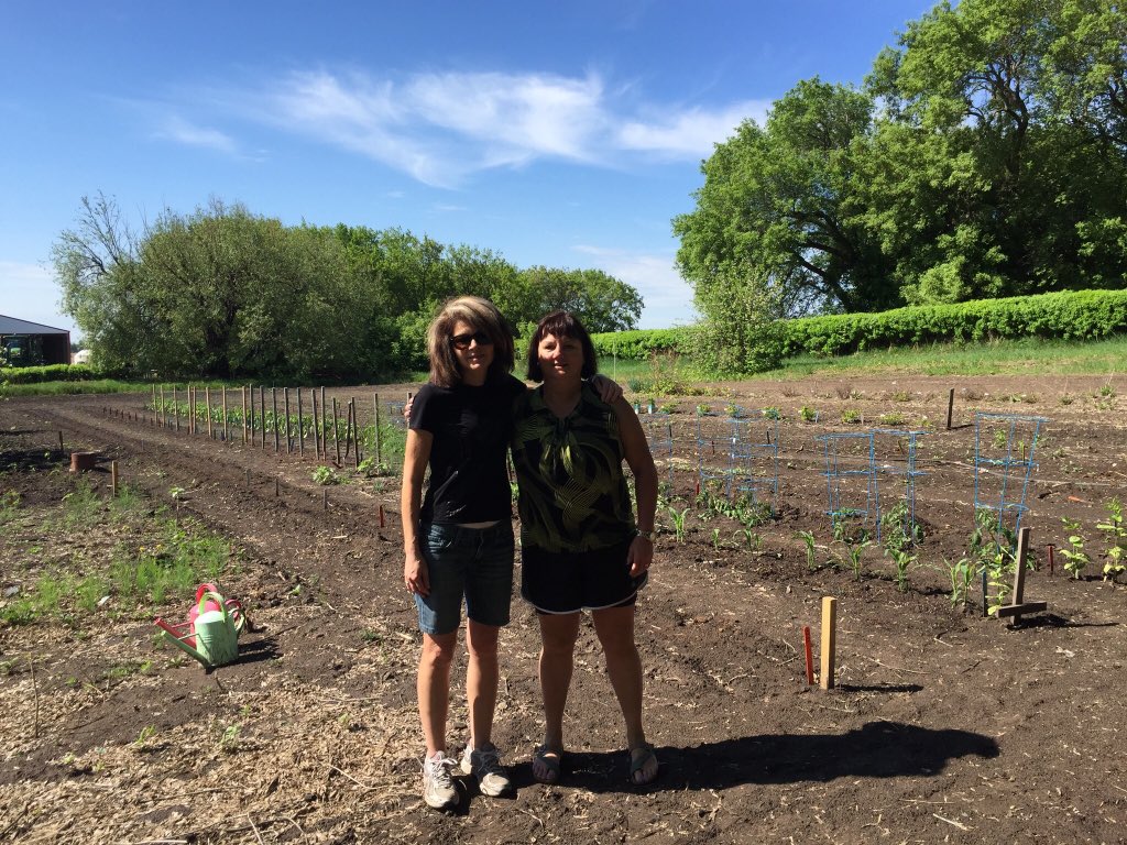 nornberg's tweet photo. Before and after with some great northern gardeners. @cathygale85 @galeg83 #GaleFarm https://t.co/N7Q8WMuLqJ