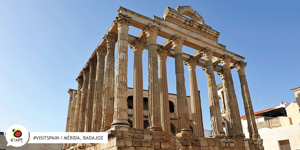 In the city of Mérida you don't have lo leave the city centre to run into monuments like the Temple of Diana. Impressive, right? #VisitSpain #Mérida #SpainCulturalheritage <a href="/Turismo_Merida_/">Turismo Mérida</a> <a href="/Extremadura_tur/">Extremadura Turismo</a>