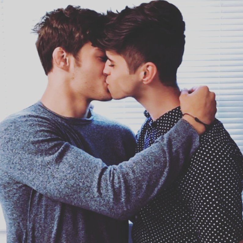 Jacob_R_Dutton's tweet photo. GUYS MY FAVORITE PEOPLE ARE BACK TOGETHER I'M SO FREAKING HAPPY I LOVE THEM BOTH SO MUCH AHHHHHH #Jylan #JacksonKrecioch #DylanGeick #BackTogether #MyHeart #OTP #SoHappy @jacksonxkrec @DylanGeick https://t.co/I0mXvC6sHn