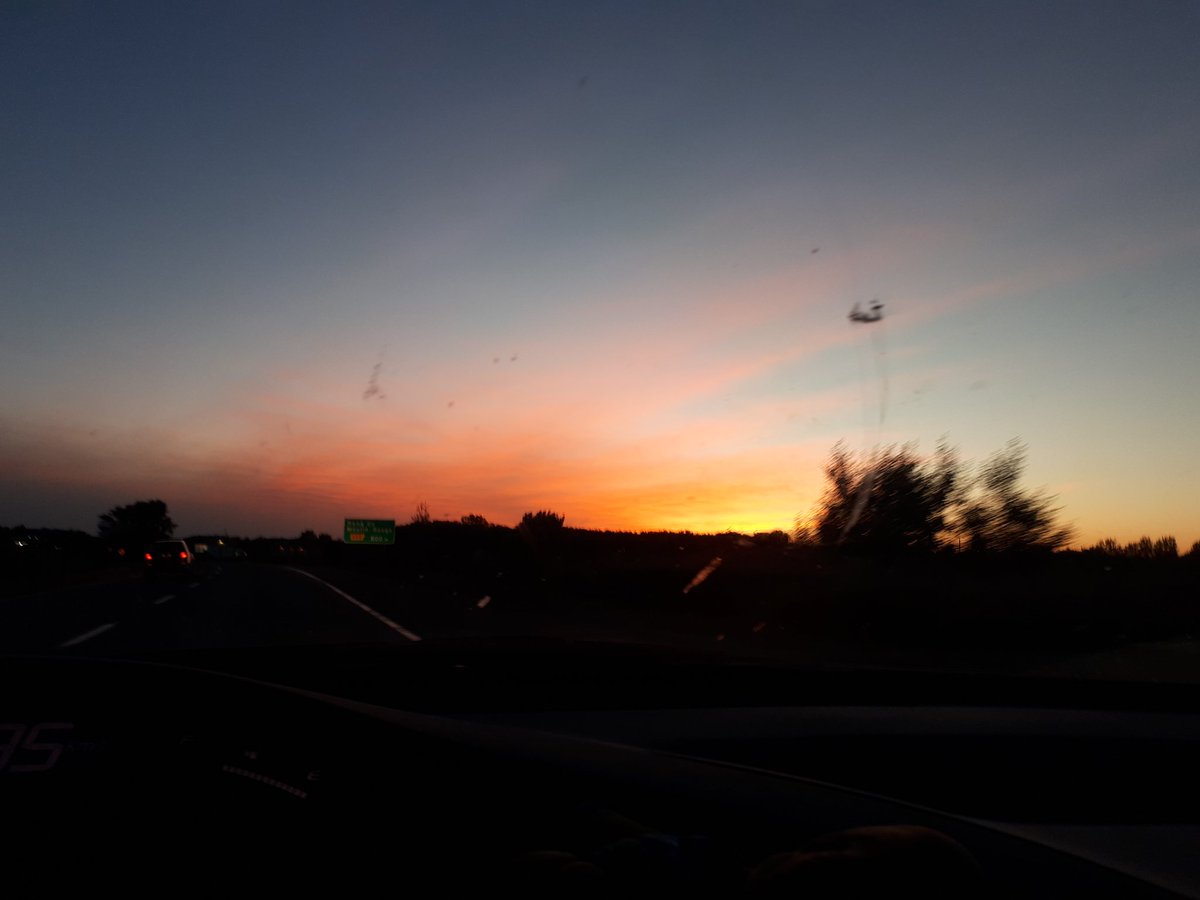 LLauraMayhem's tweet photo. Neat sunset over Quebec! 

#Canada #sunset #roadie #Quebec https://t.co/KDUoF8IxXP