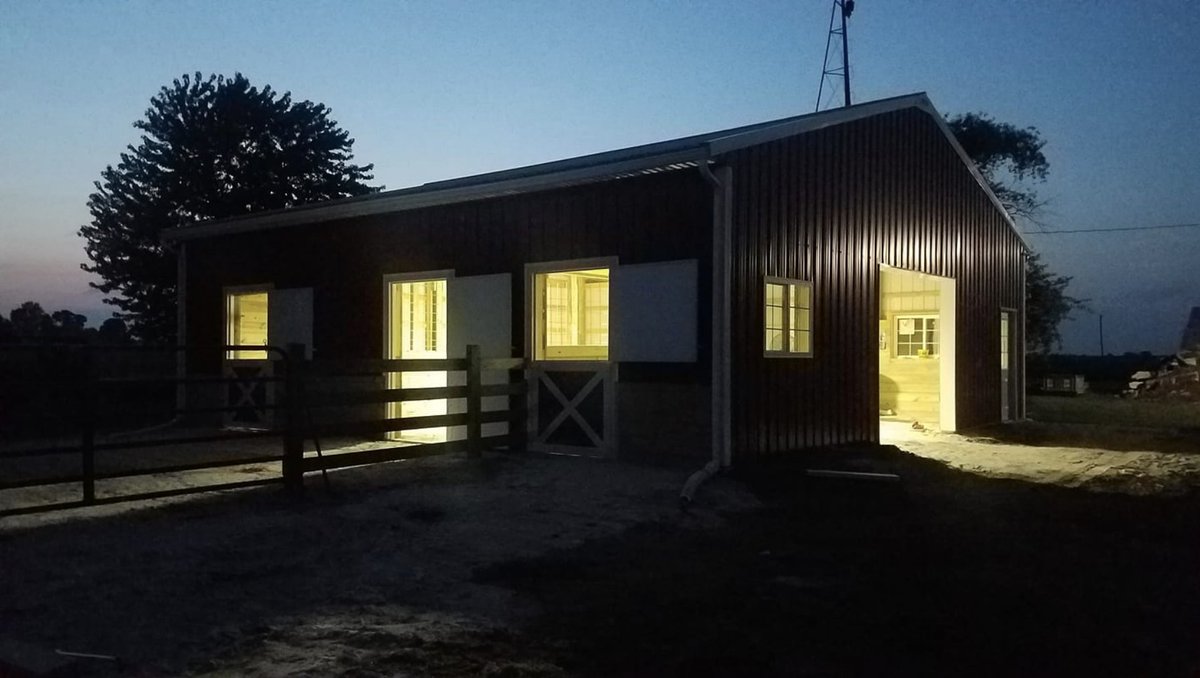 Big Ass customer Dani sent us this photo of her 36 x 36 building. The light source? ONE Big Ass Garage Light. 😎 #GETLIT
