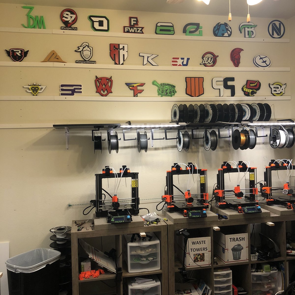 .🚨🐢 Week 10 Giveaway starts now! RT &amp; Follow on Twitter to enter. 🚨🐢 

(Anything in this pic)
More pics here>> tinyurl.com/yac5f9p7 

#Shurdle3D #3Dprinting
Drawing- Sep 16, 2018
*outside U.S. pays half shipping

Side note, there are a handful more logos, so look careful👀