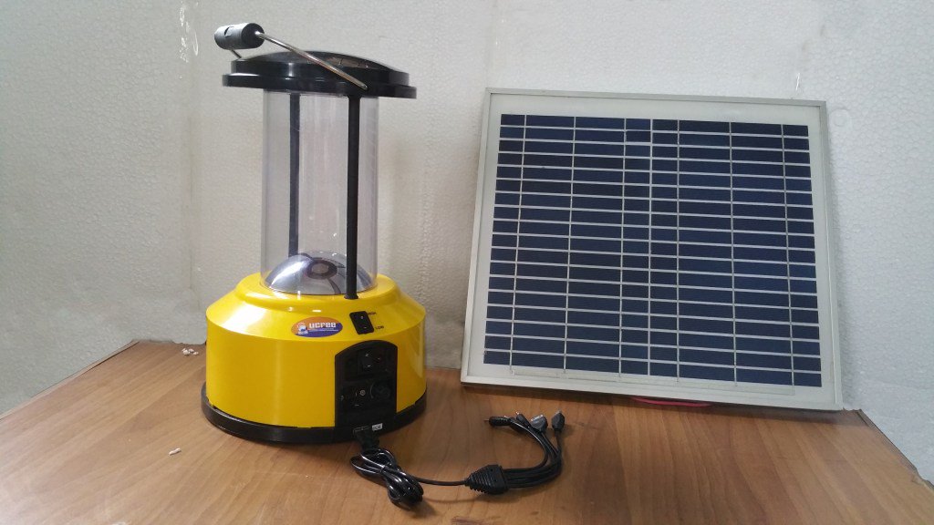Big Solar Lantern with Mobile Charging Port UCREE shoponline.solar/shop/solar_lig…
