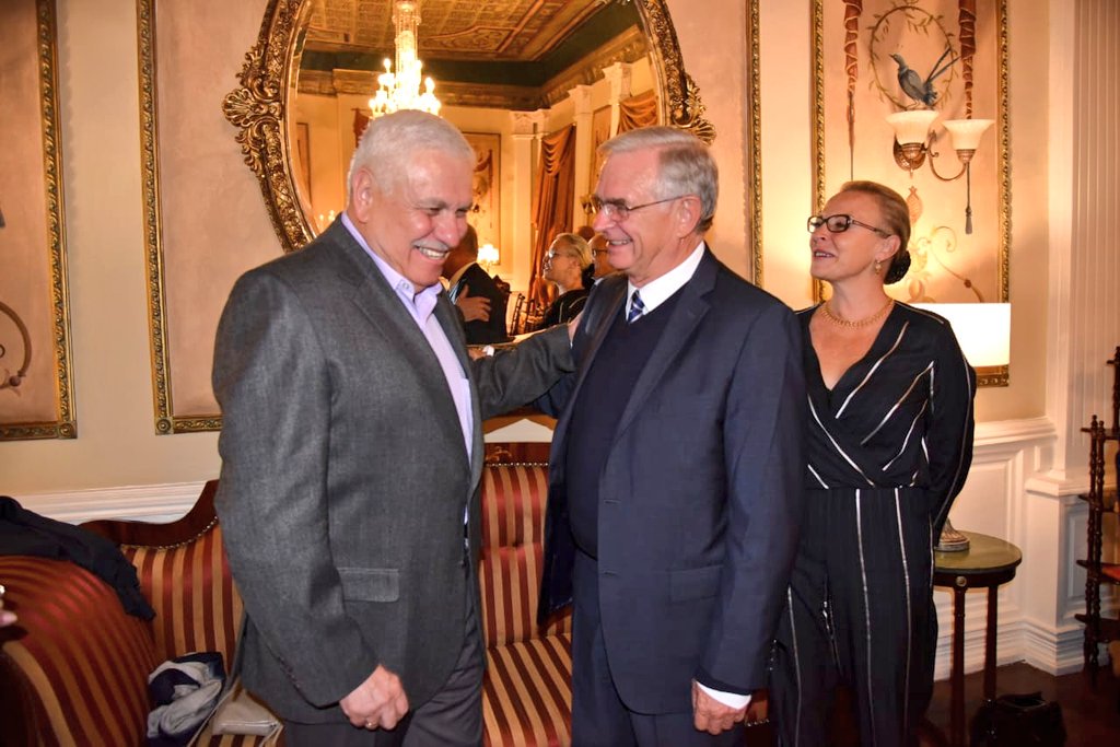 MarceloHCabrera's tweet photo. Nuestro trabajo por Cuenca no tiene descanso. Esta noche junto a Philippe Adnot, @LamureE, @AndreGattolin, Shopie Joinssains, senadores franceses dialogamos sobre temas de cooperación entre Francia y nuestra ciudad.

Cuenca se fortalece en sus relaciones internacionales. https://t.co/8VyIsk94vX