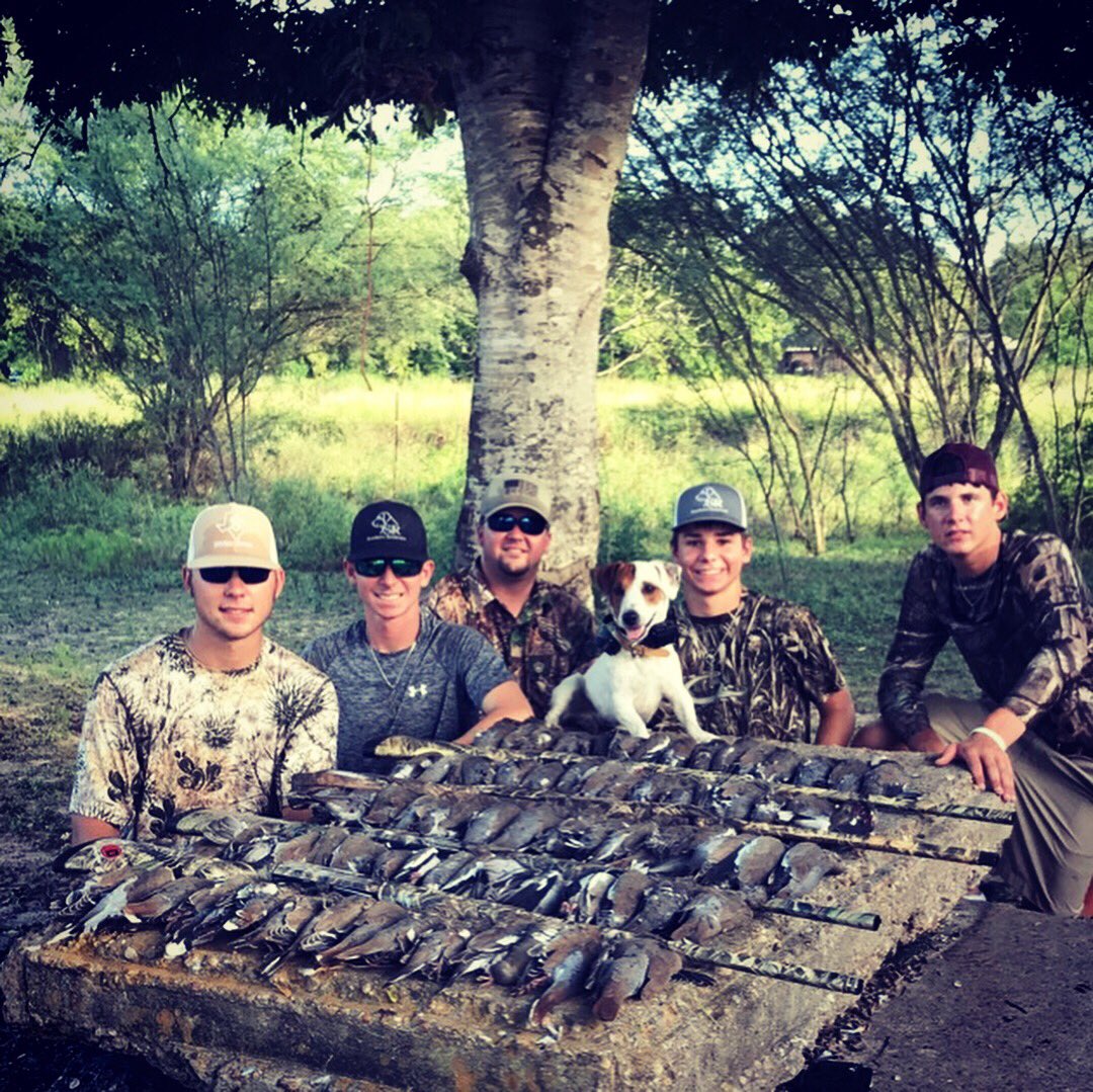 Kp_Pasket's tweet photo. First blood of 2018! Always fun to kick the season off with limits of dove birds! Two prominent weekends of dove hunting! I had an exceptional time with some of my best friends making everlasting memories! https://t.co/osaDu3n8SN