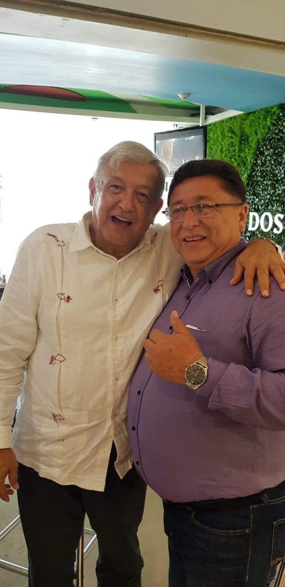 Alfredo43682867's tweet photo. El presidente electo amlo con nuestro compañero y amigo Fernando sastre Garcia secretario general de la sección 14 https://t.co/L28PrZu0ne