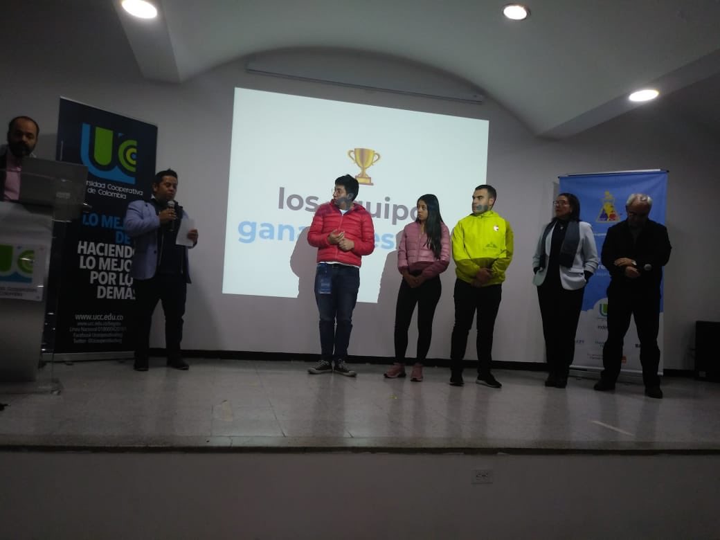 ucooperativabog's tweet photo. #SWCOL2018 

Ya tenemos los ganadores del Startup Weekend. Gracias a nuestros jóvenes emprendedores por participar en estos tres días de arduo trabajo. 

El proyecto: Propuesta Juega y Aprende recibió mención honorífica. https://t.co/vX9FkjmRVk