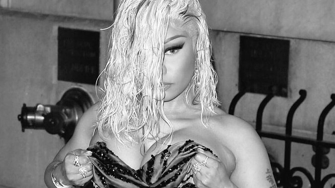 RepublicRecords's tweet photo. Watch the Queen conquer... #nyfw 😍 https://t.co/0KfXn5pKJJ