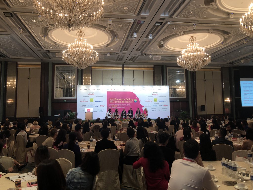 GuerinSophie's tweet image. At the Break the Ceiling Touch the Sky Conference in Singapore with 30 of my colleagues from Women in Action and across our business @Dell . Great to see partners and customers equally represented at this important gender conference in the region. #Iwork4Dell #breaktheceiling