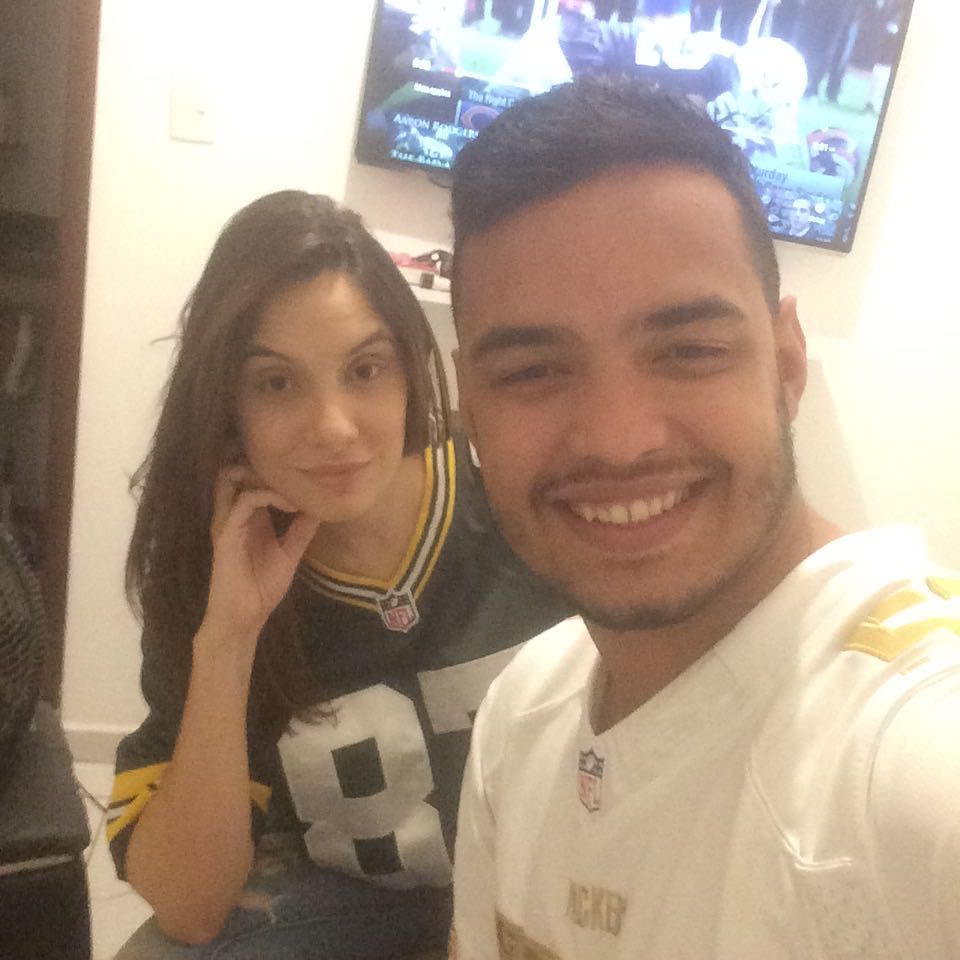 BiiaaSalles's tweet photo. Final de feriado, esperando GodRodgers fazer seu milagre do dia!

#GoPackGo #NFLnaESPN https://t.co/g2NKdKBWur
