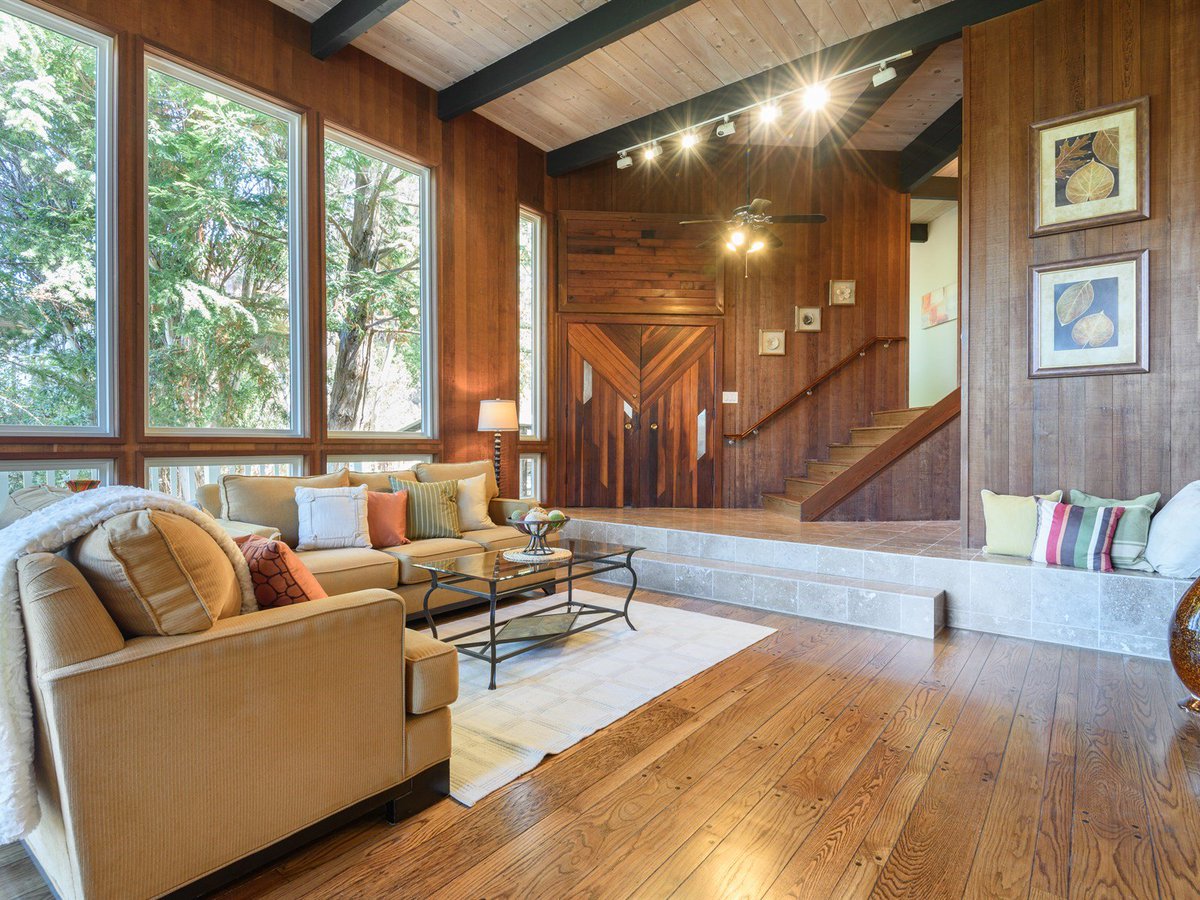 CribExpert's tweet photo. Treetop retreat in San Carlos.  Set among majestic redwood trees with peaceful canyon views this home is a safe haven from the hectic pace yet just minutes to downtown. Listed for $1,395,000.  Open this Tuesday and again on the weekend. https://t.co/v7vHTBANCM https://t.co/AHbA05K1wS
