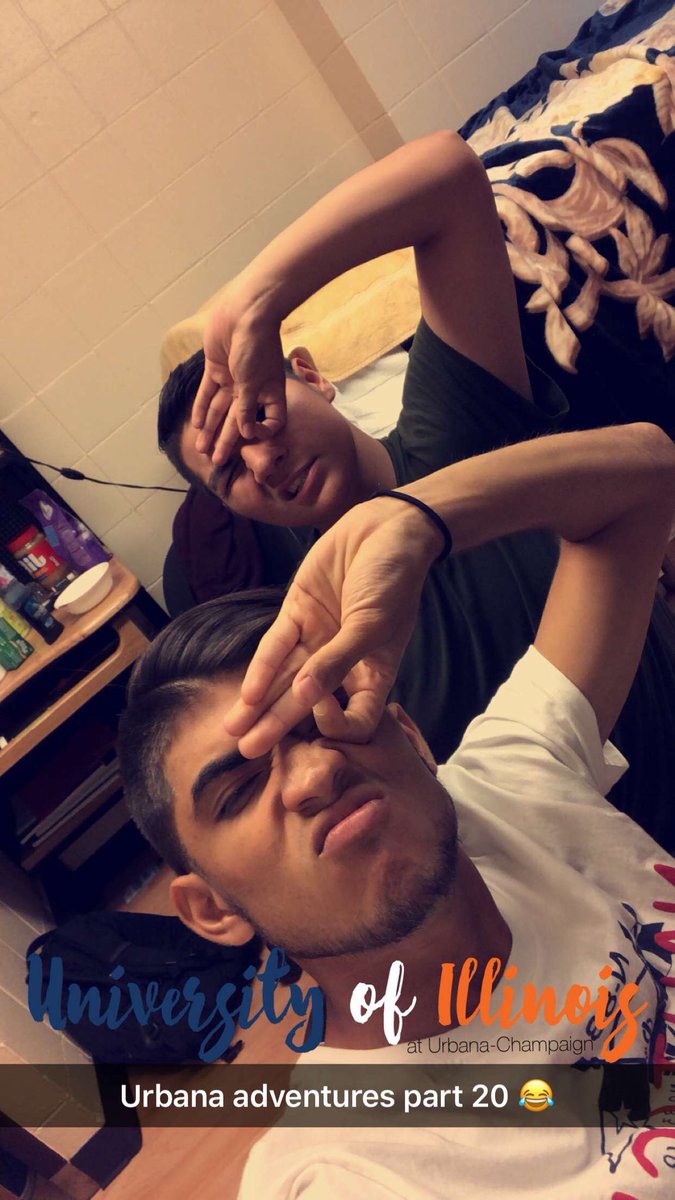 jonny_chicago's tweet photo. UIUC Weekend 🔥😜 https://t.co/KVDfxcXXiY