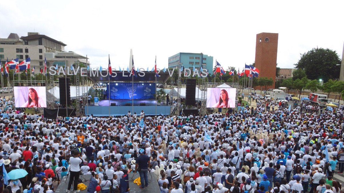 unidadprovida's tweet photo. REPÚBLICA DOMINICANA - 
El "Salvemos las 2 vidas" sigue replic��ndose en toda Latinoamérica. Hoy miles de dominicanos salieron a la calle a decir: #DejaloNacer. ¡Latinoamérica es proVida! 
#DejaloNacerRD #SalvemosLas2Vidas #SalvemosLas2VidasRD https://t.co/ougZ4zteql
