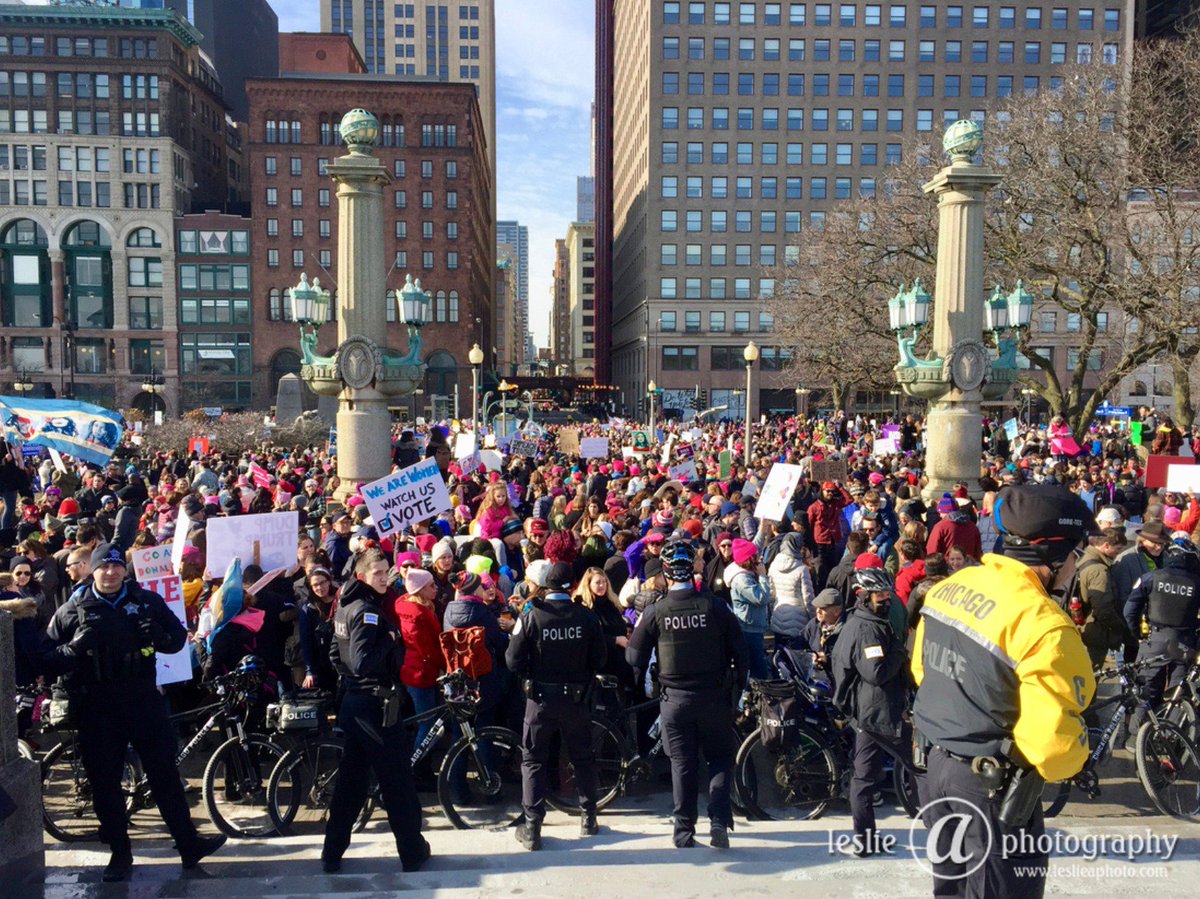 UncommonLeslie's tweet photo. My photo “Women’s March Chicago 2018” received a Best in Show award from the @GrayslakeHCM Focus on Illinois exhibit. It was chosen because the judges felt that it is a modern representation of the history of politics and activism in Illinois. @womansmarchIL #iwillnotbequiet https://t.co/DFMoUhwZwO