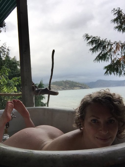 I am soaking in an outdoor bathtub overlooking the ocean. Pretty sure I&rsquo;m at peak contentment right now:-)