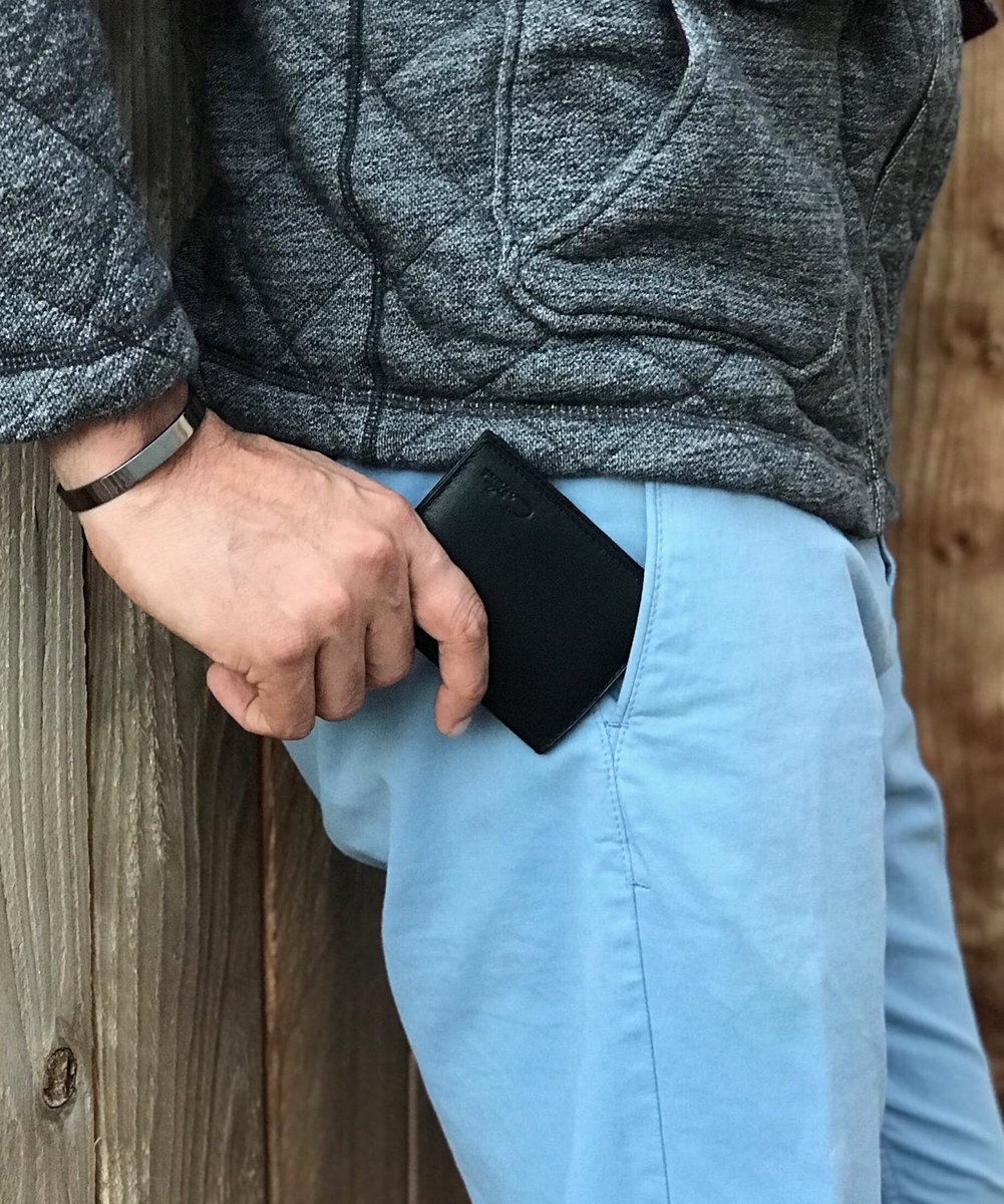 Have some fashion with #cretoni Slimlet (Slim Pure Leather Wallet) and Sereno GunMetal magnetic bracelet!!
Shop Slimlet at  amzn.to/2HComJP 
Sereno GunMetal at amzn.to/2F58z4Y

#pureleather #pureleatherdesign #wallet #fashion #newtrend #trends #trendsetter