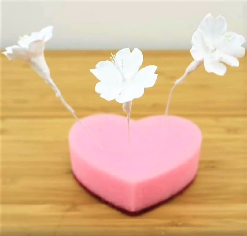 KawaiiBoxCo's tweet photo. Add kawaiiness in small details. 💗😊 This sakura bezel DIY will complete everything from a summer blooming to a fancy evening look! ✨🌸 Make your own and enjoy the Sakura season year-round! 🌈🎀 https://t.co/9HgtIm8m9g

#kawaiibox #kawaii #cutediy #sakurabezel #sakura https://t.co/i49VFNLiWM