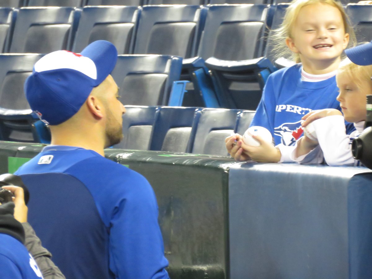 biggles14's tweet image. #MarcoEstrada with these two little girls was wonderful. What I missed was him giving them each a high five. It was so sweet. #BlueJays #MarcoTheBest
