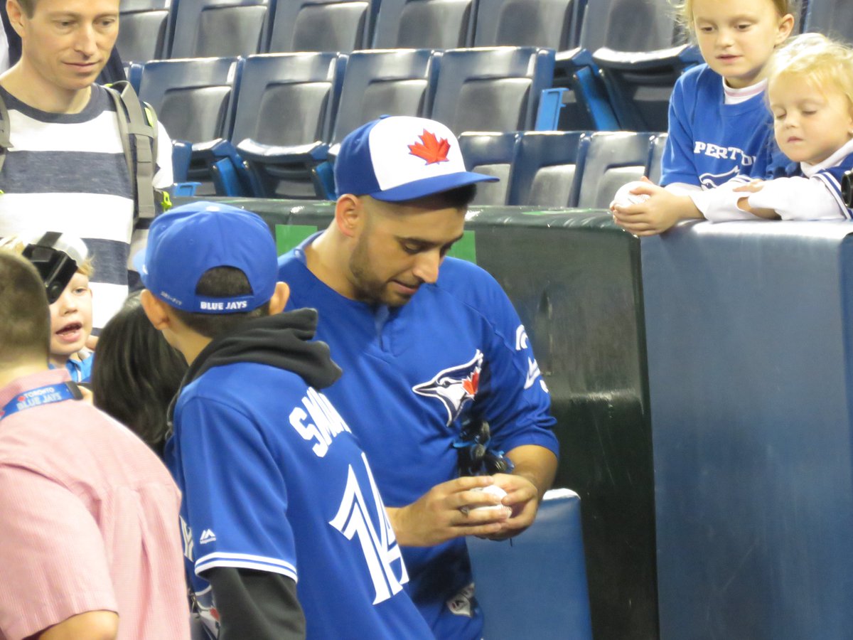 biggles14's tweet image. #MarcoEstrada with these two little girls was wonderful. What I missed was him giving them each a high five. It was so sweet. #BlueJays #MarcoTheBest